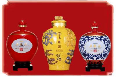 和田市墨玉县烟酒回收五粮液各种摆件.jpg